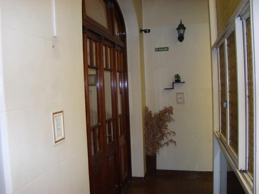 Petit Recoleta Hostel Buenos Aires Exterior photo